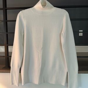 New, never worn French Connection Winter white turtleneck size medium
